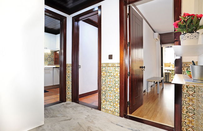 Sunset Balcony Apartment - Photo 7