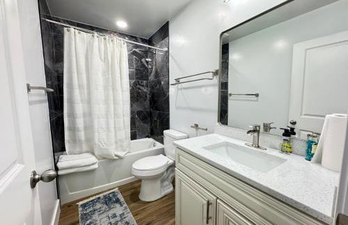 LUX Spacious Townhouse 4BR in DC - Photo 11