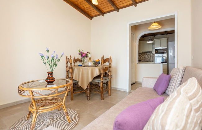 Villa Elia Large Private Pool Walk to Beach Sea Views A C Wifi Car Not Required - 1978 - Foto 31