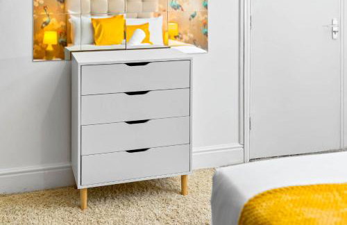 Modern 6-Bedroom Home - Sleeps 12 - Parking - Garden 568P - Foto 26