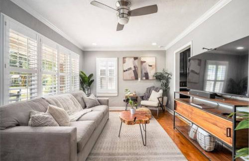 Massive 3 bedroom with large backyard - Foto 31