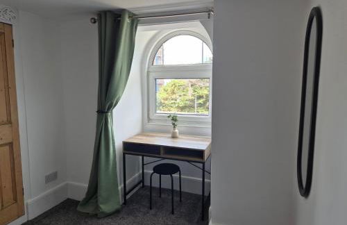 2 Bed Maisonette with Sofa Bed - Ideal for Groups #26C - Foto 43