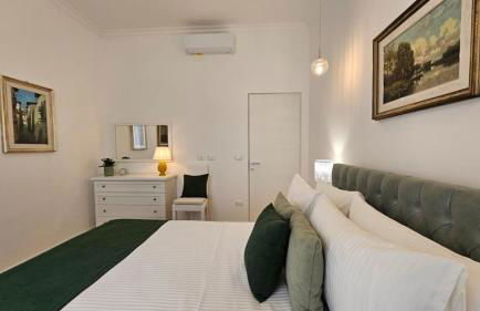 Val's Vatican Wall Apartment - Photo 27