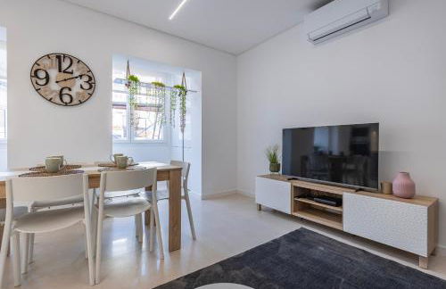 New Apartment by the Metro IV - Photo 18