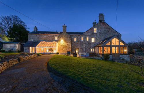 10 Bed Stunning House in village, with Hot Tub - Photo 41