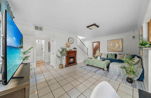 Entire Private Home with 4 Bedrooms 2 Bathrooms, Garage & Gated Yard, Near San Diego Gaslamp, Beach, Available Now - Foto 13