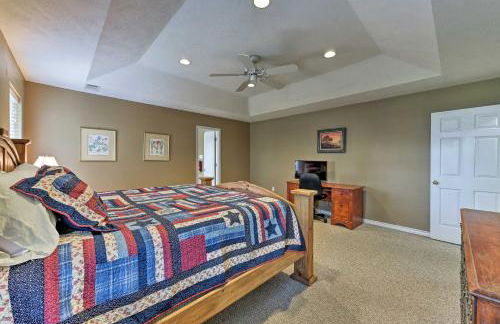 Cozy College Station Home with Patio and Fireplace - Foto 12