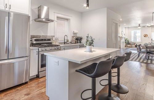 Ann Avenue Spacious 3BR Home with Games, Yard and Near Downtown - Photo 6