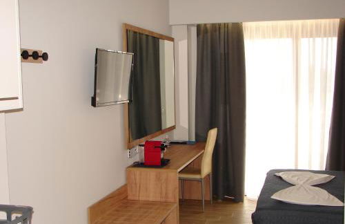 FOUR REASONS - Foto 44