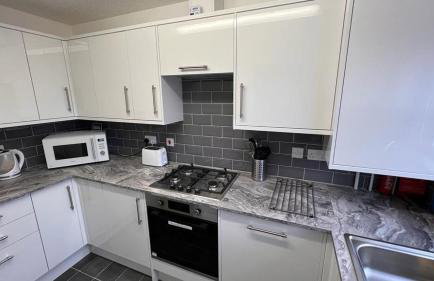 Hereford - Kestrel House - 4 Bedroom House Close to City With Parking - Sleeps 7 - Suitable for Family Gatherings or Contractors With Vehicles - Hosted by RENTMYHOUSE - Foto 16