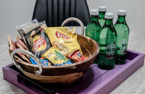 Vineyard Cottage-Pet Friendly & Walk to Oaklawn! - Foto 17