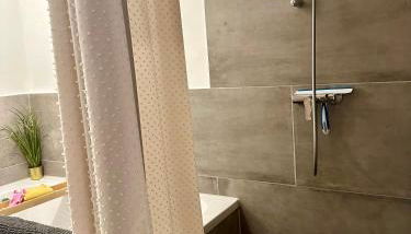 Stilvolles Apartment nähe Messe Düsseldorf in Duisburg Süd - Foto 4, Shower