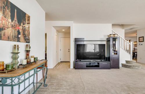 Large Menifee Home 1 Block to Neighborhood Park! - Foto 7