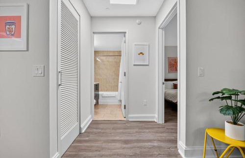 FiDi 1 BR w Work Setup by Anyplace - 11729 - Foto 30