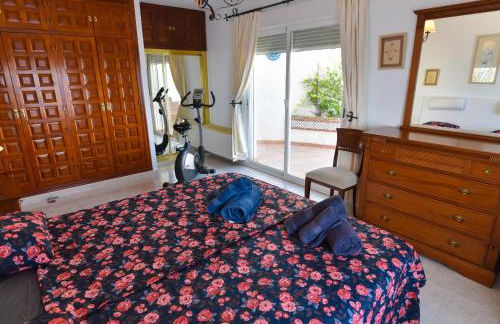 Breathtaking Seaside Villa with Heated Saltwater Pool & Panoramic Terraces - Foto 12