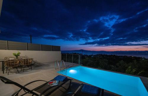 A V Luxury Apartments with Private Pools - Photo 61