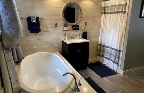 Charming Pet-Friendly Vacation Rental with a Private Pool in Hays County, Texas - Foto 10