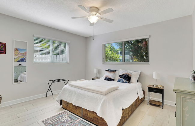 Waterfront Villa Private Pool! - Foto 9