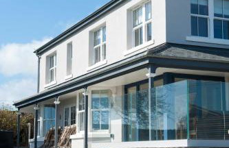 Ultimate Coastal Luxury - 5 Bed, Spacious, Parking, Hot Tub - Foto 17