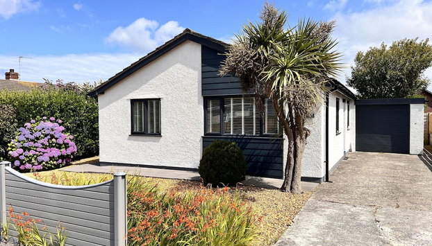 Stylish, Dog Friendly Coastal Bungalow With Garden - Foto 2, Imagen principal