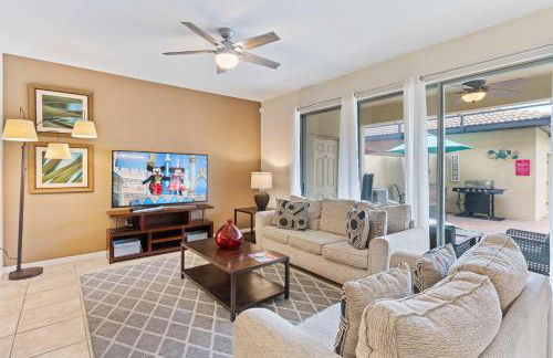 Townhome with Private Pool, BBQ & FREE Waterpark - Photo 4