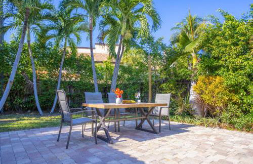 Spacious 3-Bedroom Villa with Heated Saltwater Pool and Fenced Yard in Oakland Park - Foto 12