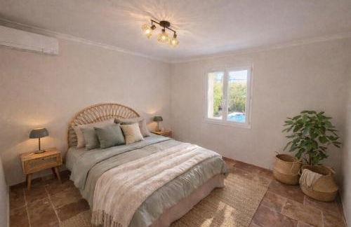 Maison en pierre avec piscine chauffée, jacuzzi et vue sur Gordes - Photo 7