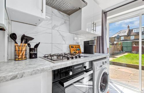 4BR North London I WiFi, Garden, Near Shops - Foto 17