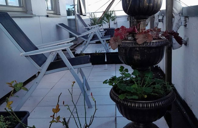 Double bed with attached Bath & Balcony - Photo 3