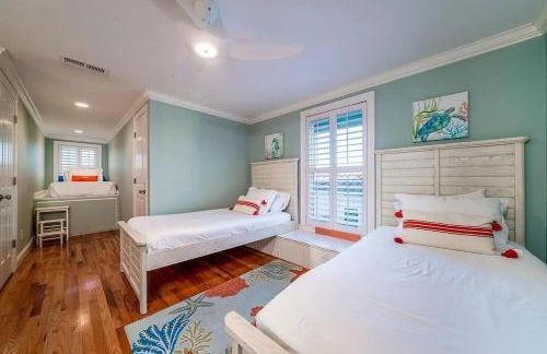 Backyard Oasis- Steps 2 Beach, Private Pool & Bar, Sleeps 16, 7 Bedrooms 5 and a half bathrooms "The Lucky Penny" - Foto 54