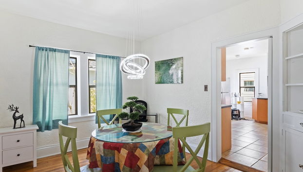 House Close to the Lake - Foto 5, Servicio de comidas en la habitación