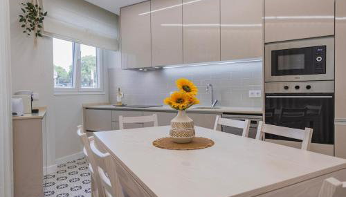 Modern 2BR Apt with Patio & AC - 0E - Foto 3, stove