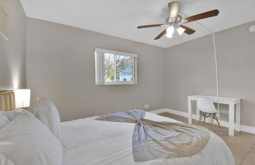 Stylish Hideaway Pool Downtown Boca - Photo 2