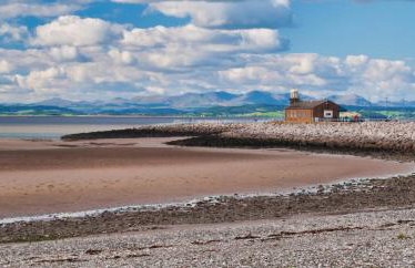 Morecambe Central balcony with sea view - Photo 9