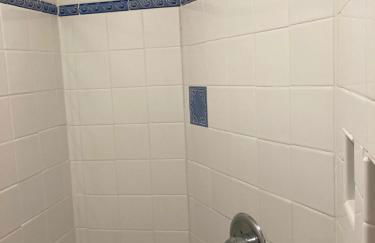 Pineapple House, Spacious 1st Floor Apartment! City Center! 96 Walk Score! FREE parking! - Foto 21