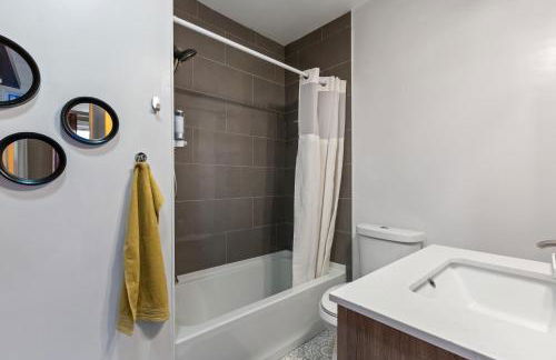 Pristine Townhouse With Rooftop Deck Near Canton! - Foto 10