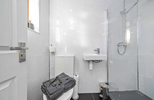 Spacious 3BED Home in Rugby - Ideal for Groups - Foto 20