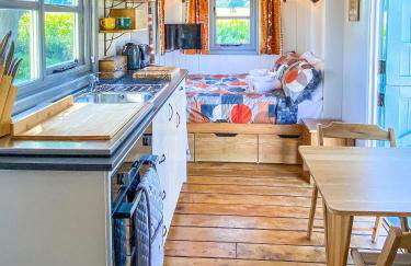 The Hideaway Hut - 1 Bed Shepherds Hut - Hereford - Photo 41