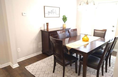 Lovely 5 Bedrooms, 3 Full Baths Home Near Parks! - Foto 27