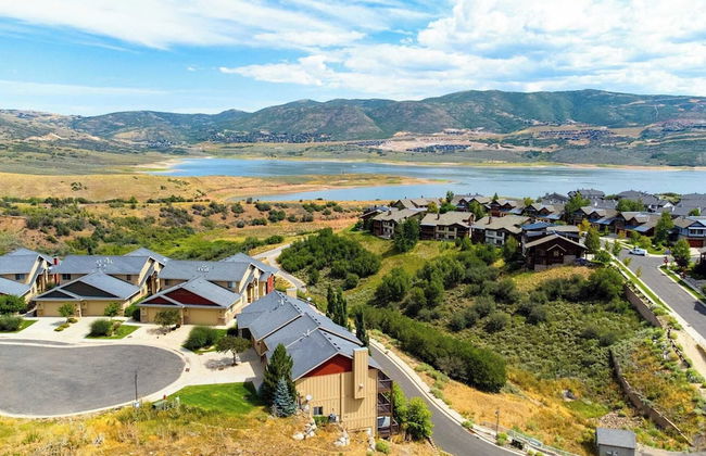 Lucky Bill by Avantstay Lake Views, 15mins to Park City Mtn - Photo 7