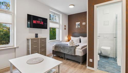 Vorstadtoase für 3 - Queensize-Bett, Schlafcouch, Parkplatz & Netflix - Nähe BER - Foto 2
