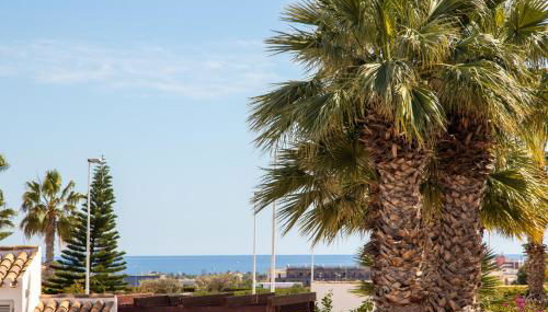 Spacious Ground floor apartment with Garden & Communal Pool - Foto 5