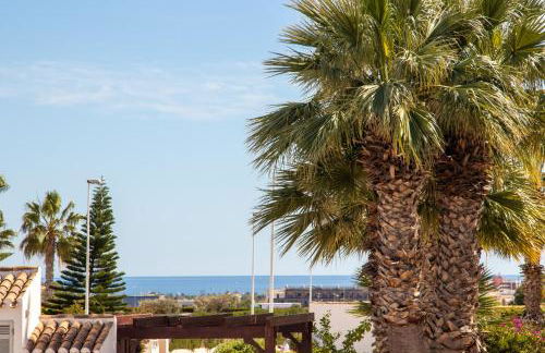 Spacious Ground floor apartment with Garden & Communal Pool - Foto 5