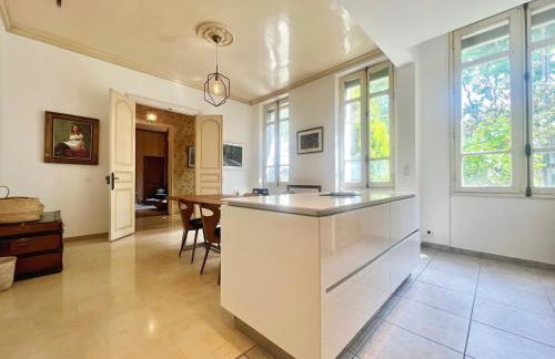 Bourgeois House - 16 personnes, Piscine, 6 chambres, 8 lits, 4 SDB, Centre-ville, CLIM - Foto 45