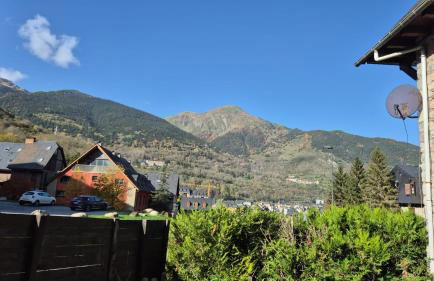 Chalet con encanto Jardín y Parking Privado - Foto 13