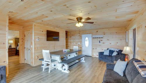 Mtn-View Gem Flat Rock Retreat with Deck and Grill! - Foto 3