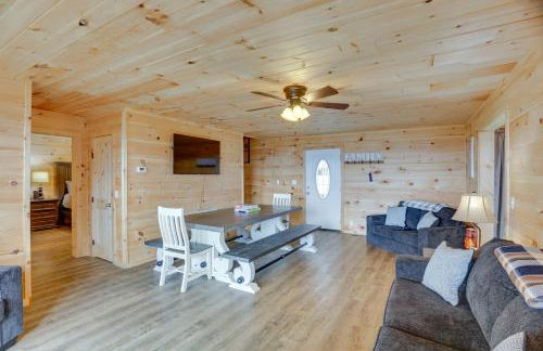 Mtn-View Gem Flat Rock Retreat with Deck and Grill! - Foto 3