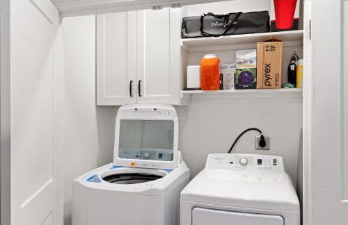 Hot Tub & Pool Table Mins to Beale Renovated - Foto 35