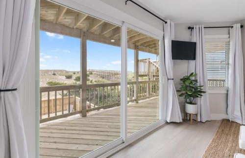 Elegant Updated Oceanfront Home with Pool & Hot Tub - Photo 59