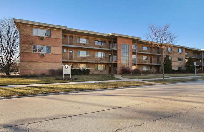 Lush 1BR Apt in Quiet Arlington Heights - Photo 18